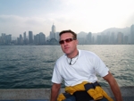 Hong Kong promenáda 7 ve dne - póza Dan