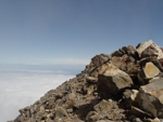 Výhled z pod vrcholu na panorama NP Taranaki