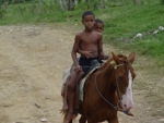 Místní děti na koni 2