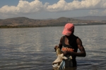 Lake Naivasha - kupujeme rybu pro místní orly