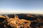 Výhled z pod vrcholu na panorama NP Mount Keni