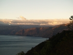 Jezero Atitlá při západu slunce